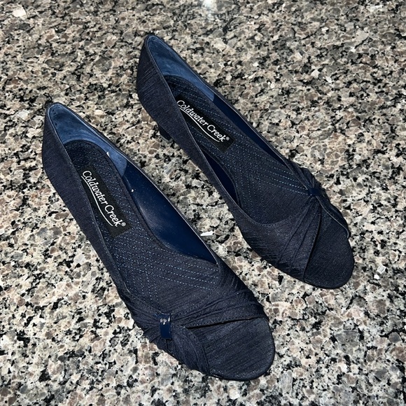 Coldwater Creek - Asymmetric Pleated Pump - Navy - BNWT - Picture 3 of 12